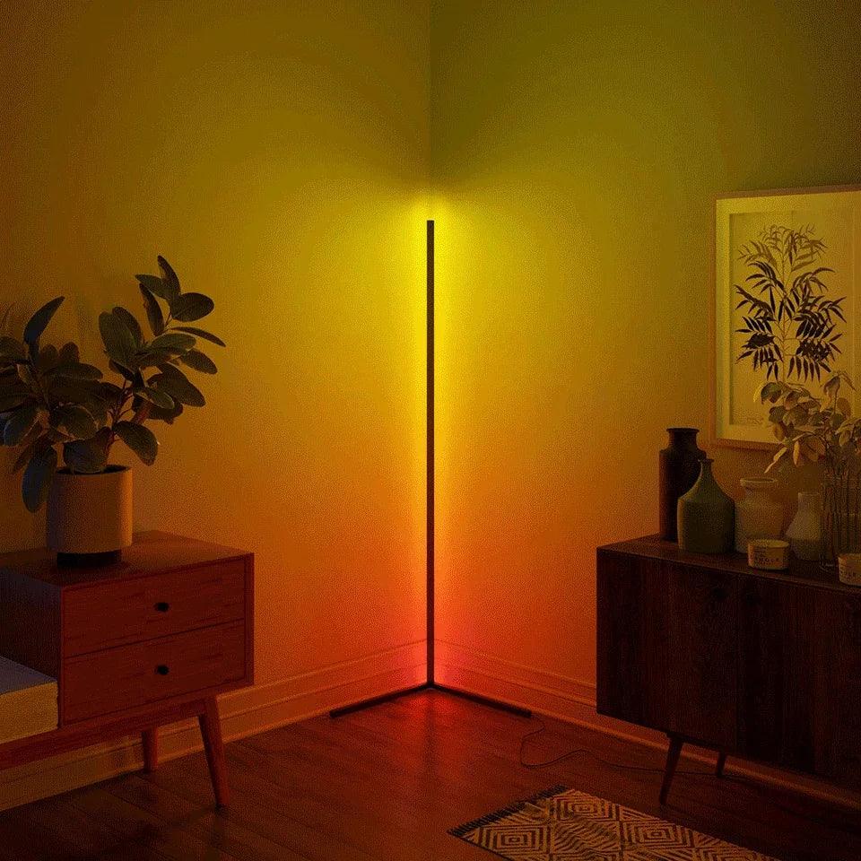Barre lumineuse dans le coin d'une pièce