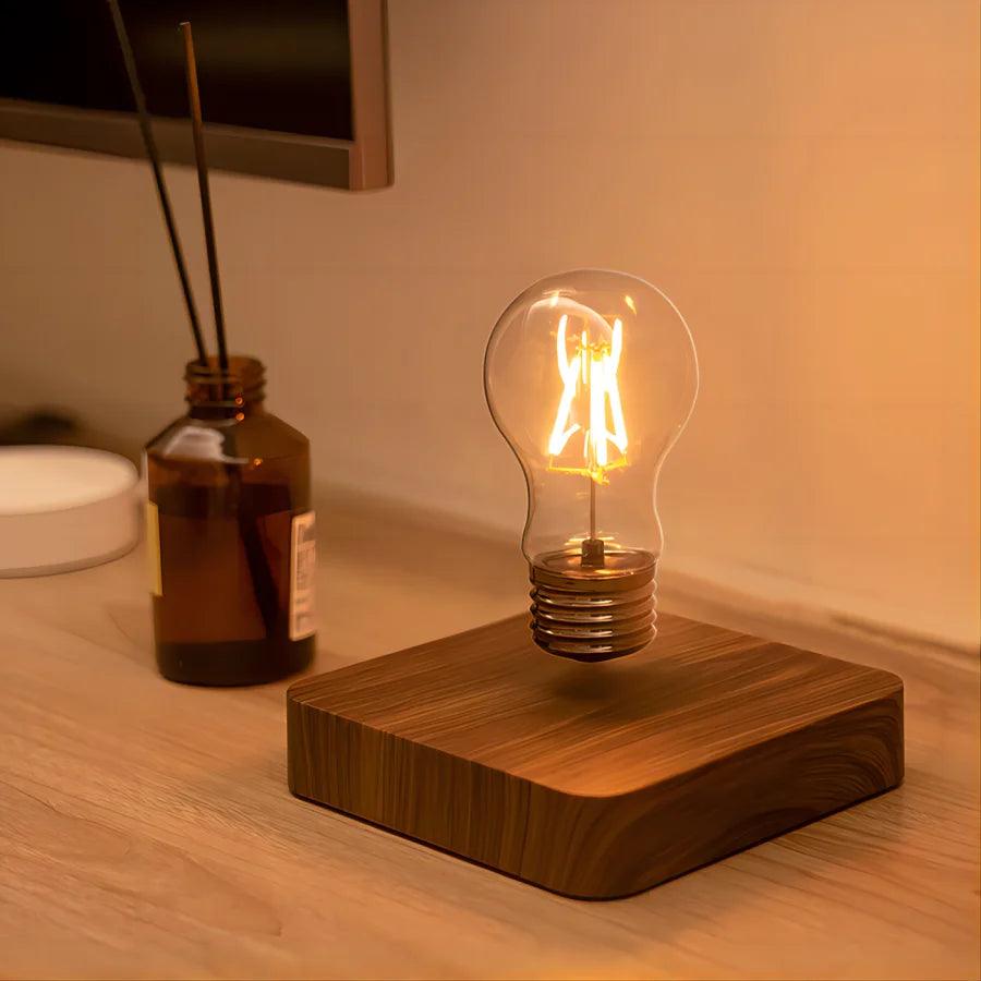 ampoule lévitation magnétique sur un bureau