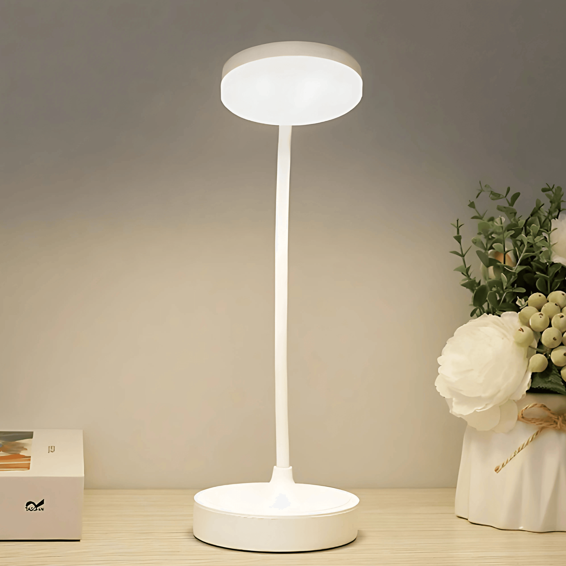 lampe de bureau rechargeable allumée