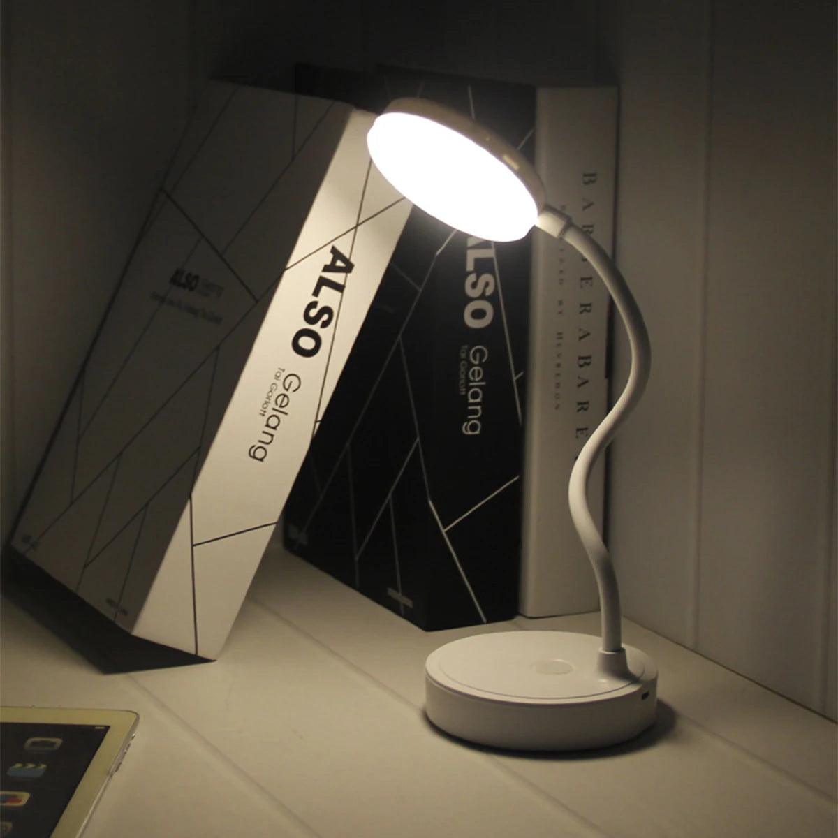lampe de bureau rechargeable dans la pénombre