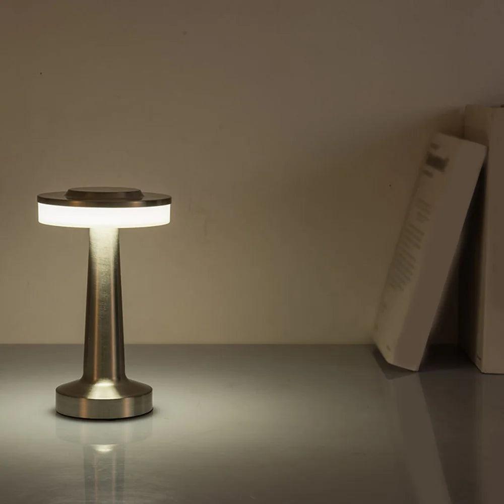 lampe de table sans fil rechargeable retro allumée