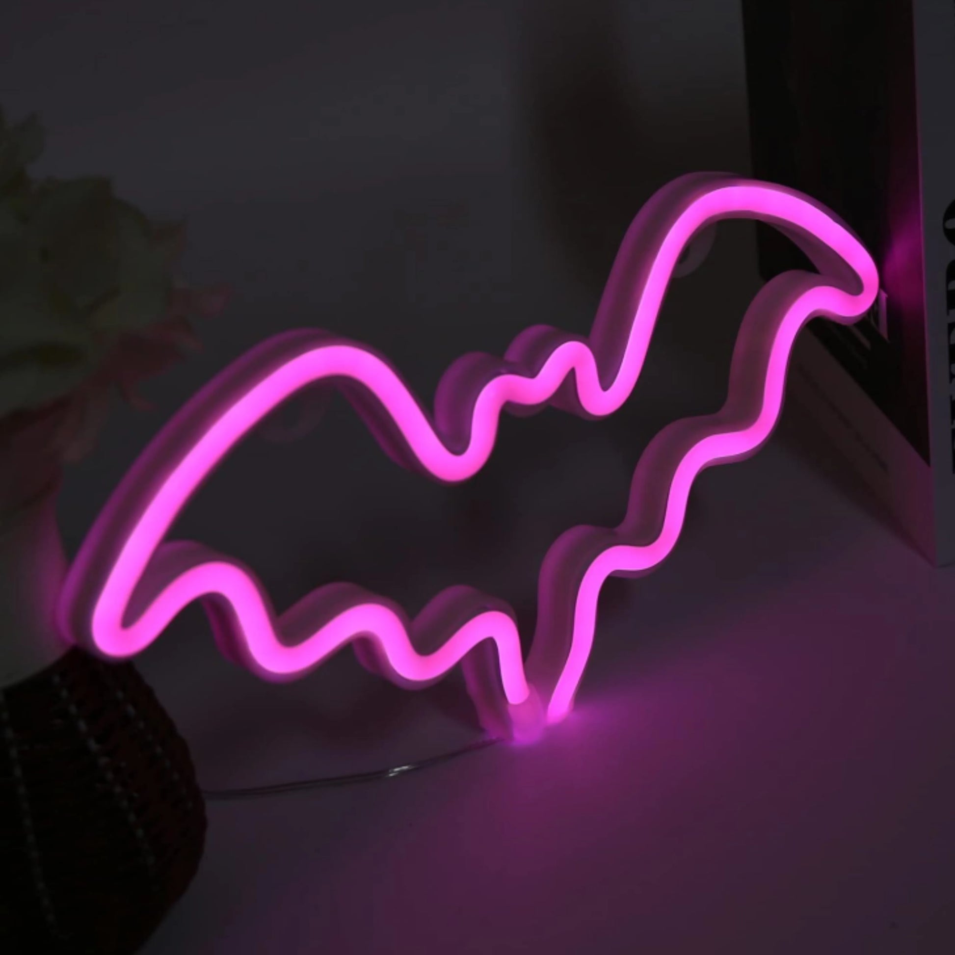 lampe néon murale chauve-souris de 3/4