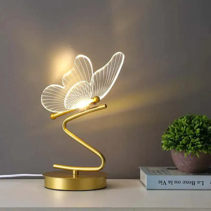 lampe papillon sur une table de chevet blanche