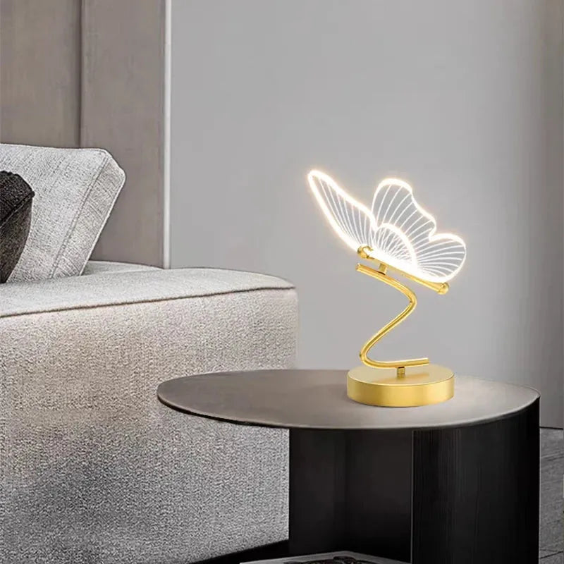 lampe papillon sur une table de chevet noire