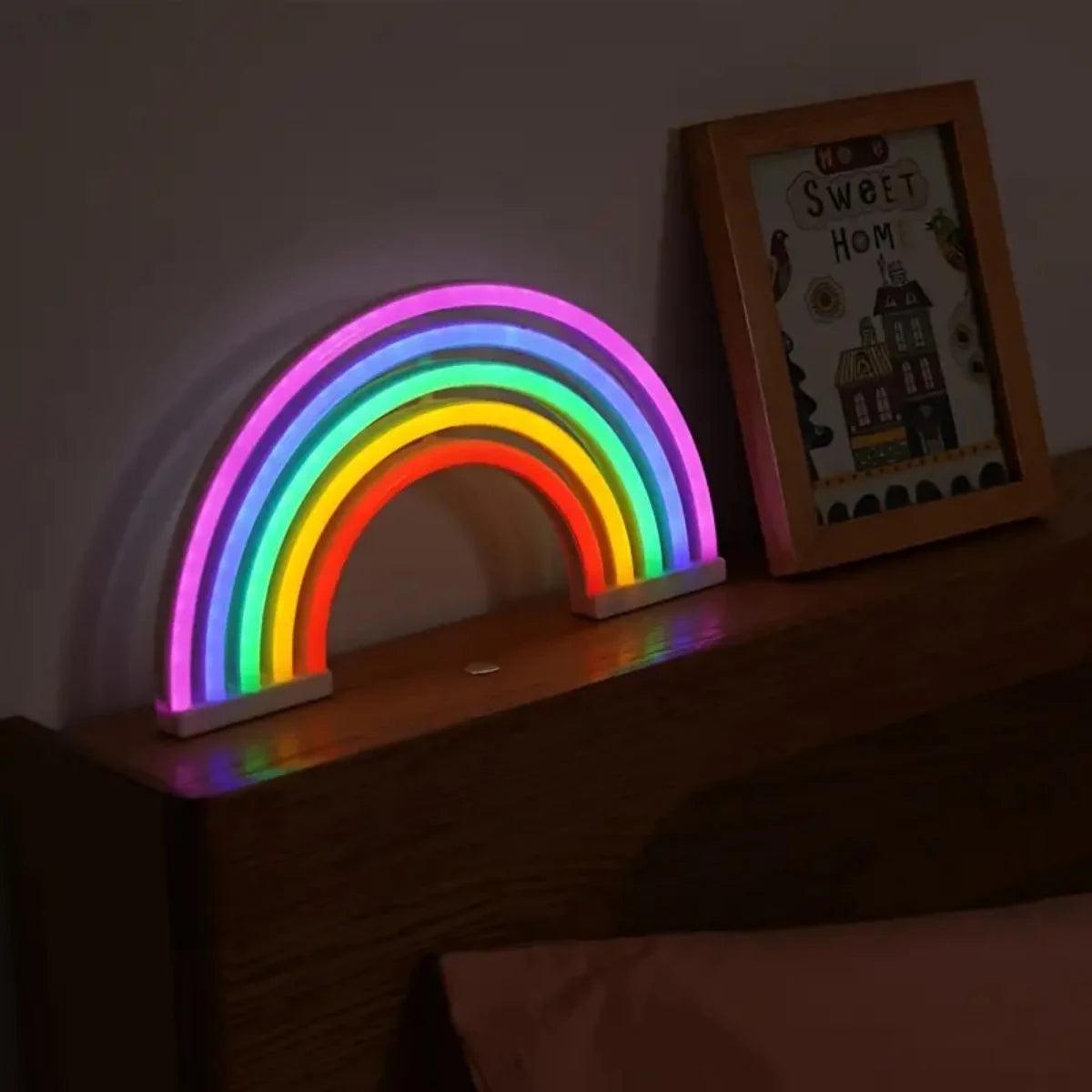 néon arc-en-ciel sur une étagère